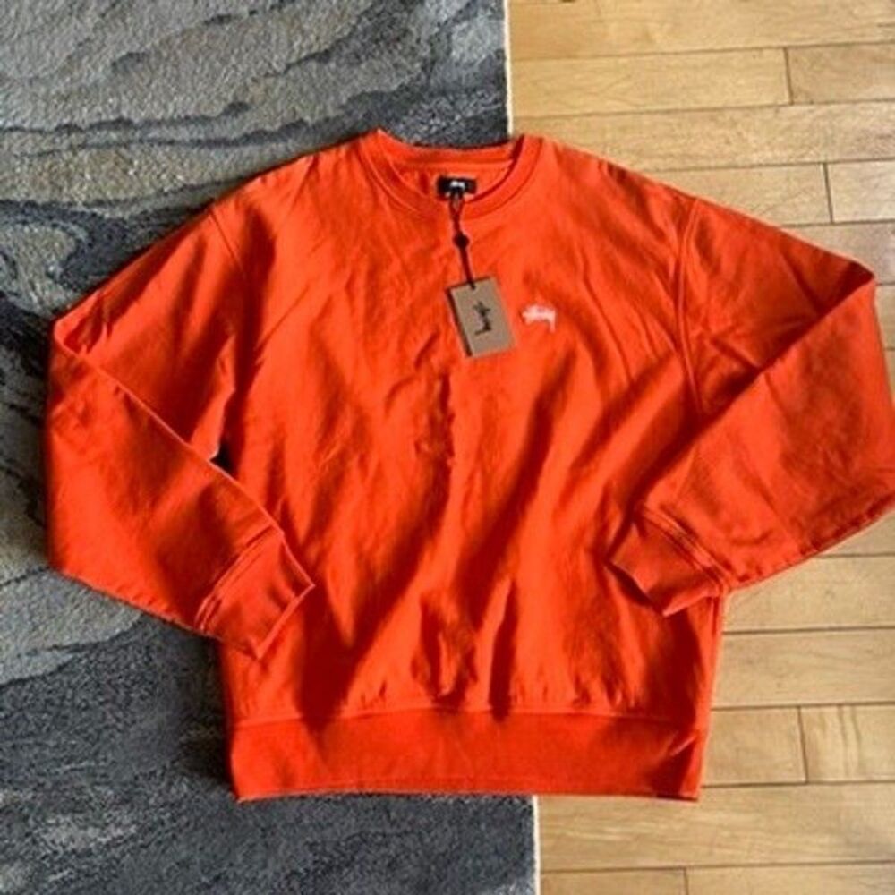 NWT Stüssy Stock Logo Crewneck Long Sleeve Orange Sweatshirt Mens Size 2XL